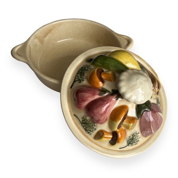 Vintage Casserole Covered Dish with 3D Vegetables on Lid‎ Mushrooms MCM - Picture 3 of 9